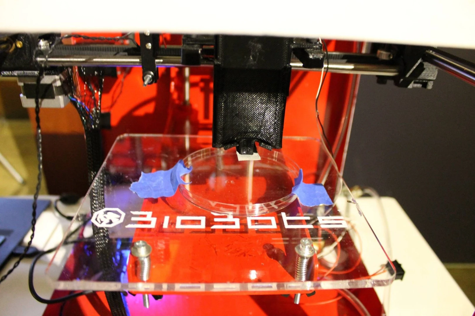 Tissues are built up by pushing cells through a syringe into a culture (Photo: BioBots)