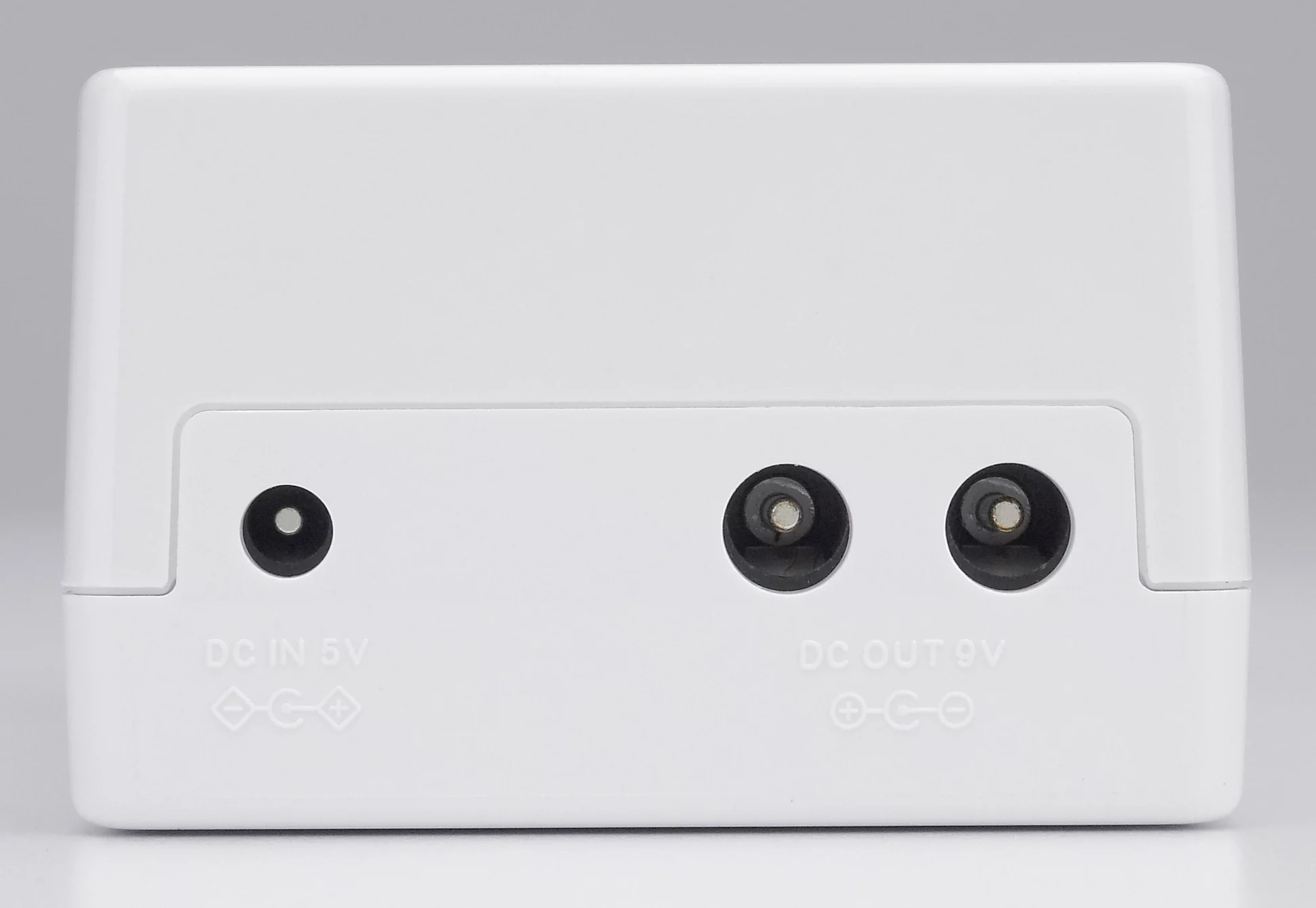 The unit sports two Dc outputs