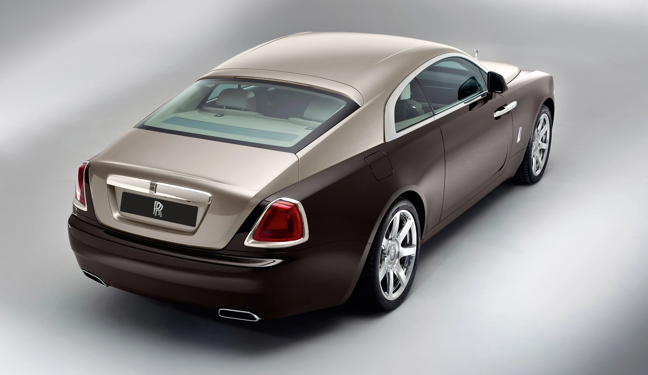 The Rolls Royce Wraith features a two-tone finish