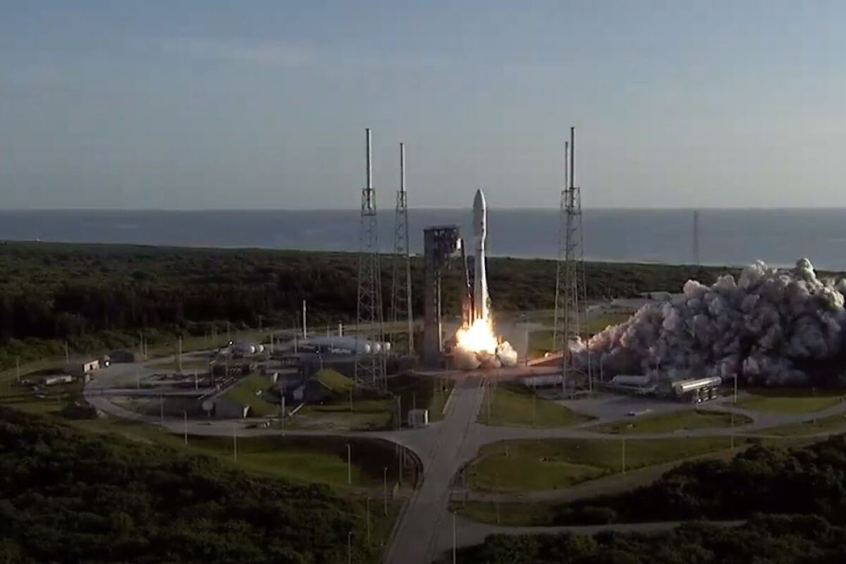 Mars 2020 life-hunting mission lifts off for the Red ...