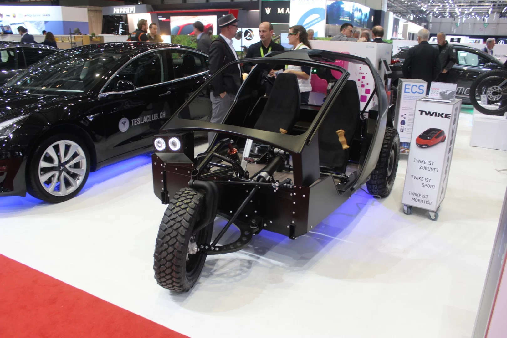 The Twike 5, which will have an aerodynamic covering when it hits the road, is a sort of pedelec three-wheeler that allows you to grab some exercise on your morning commute, even if you need to go 190 km/h (118 mph) or carry 500 kg (1,100 lb) of cargo