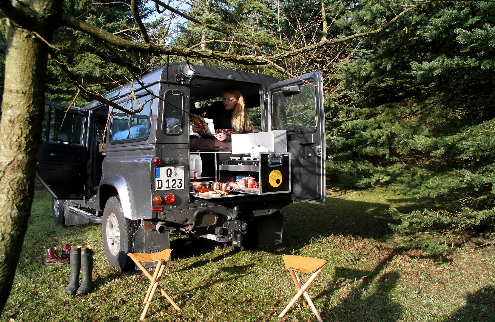 With the D-Box, the Land Rover Defender is ready for adventures that last for days