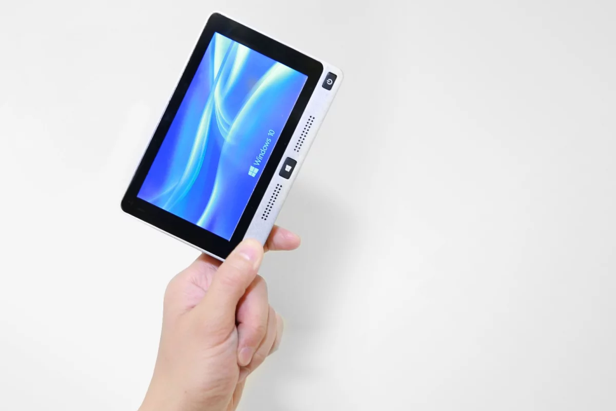 The MiniPC can boot to a full desktop version of Windows 10 or Android 5.1