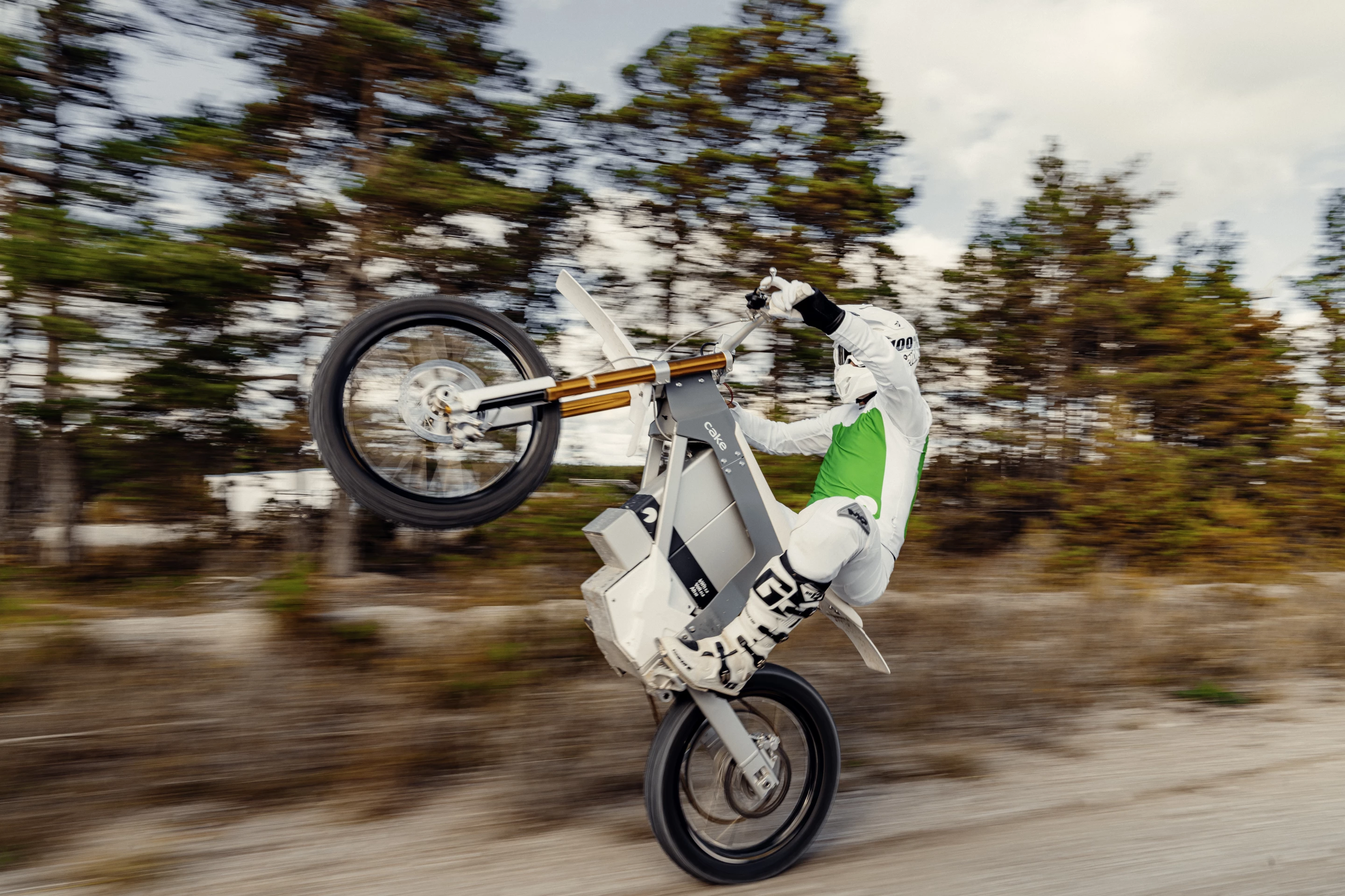 Cake and PaperShell aim to have an electric motorcycle boasting the smallest possible carbon footprint ready for market by 2025