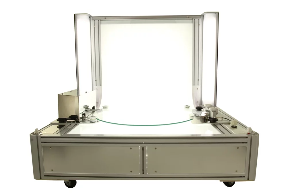 The 3D PhotoBench 260 can be set up as a fully enclosed studio or an open, bottom-lit photo bench