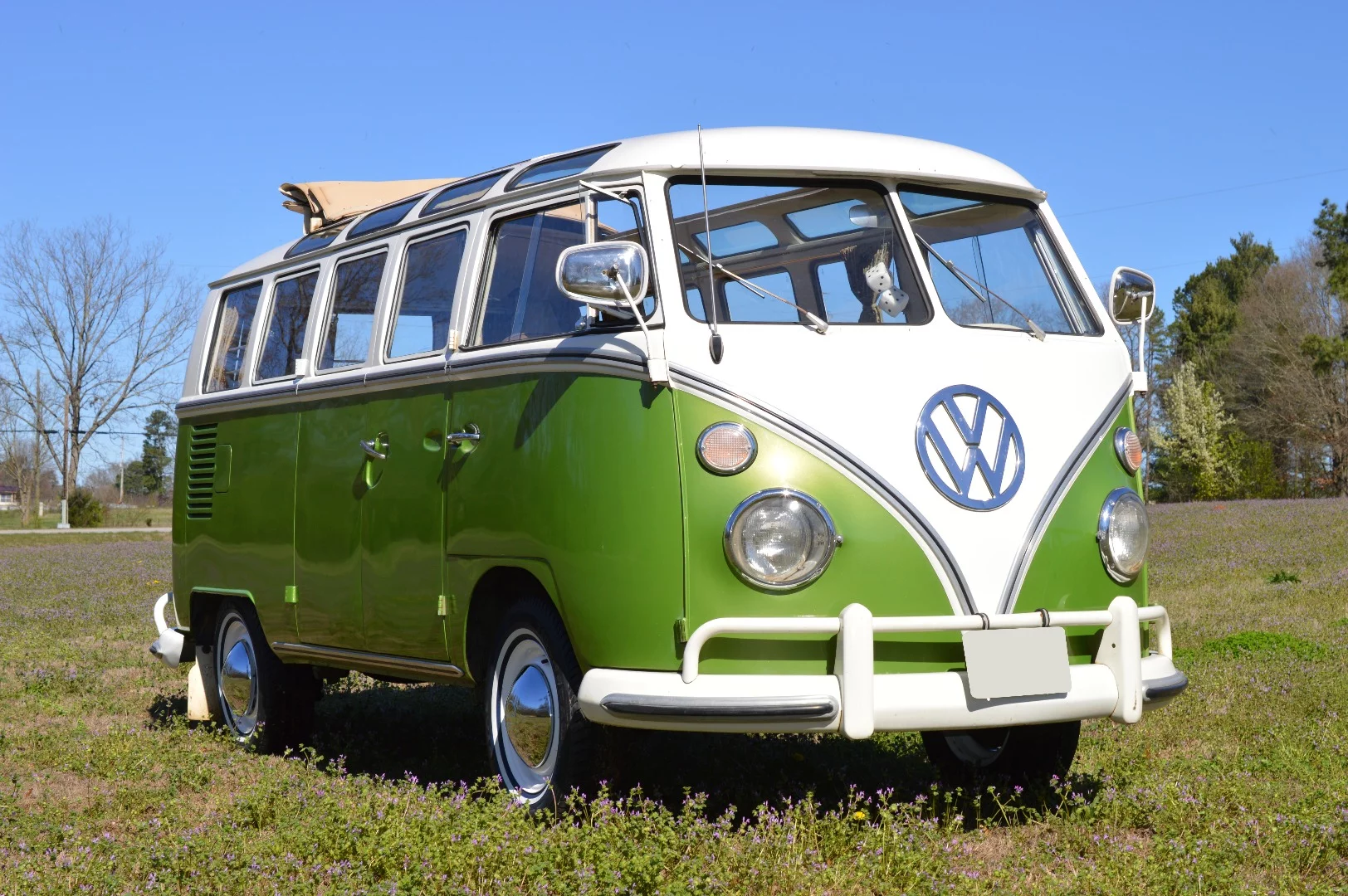 In the last 26 months, Volkswagen Samba vans just like this but without any hit television show provenance have sold for $143,000, $159,500 (twice), $291,500 and $302,500. Can this be another world record in the making?