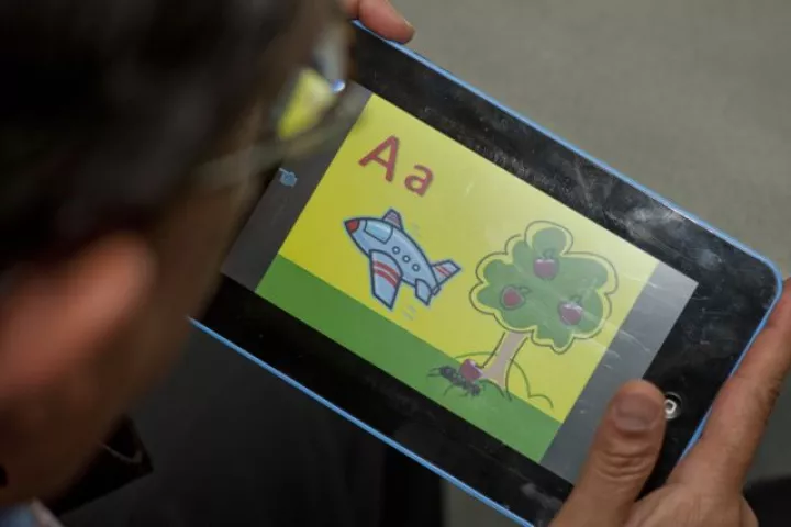The I-slate tablet computer, designed for use in impoverished rural schools in developing nations, is about to enter full-scale production(Photo: Jeff Fitlow/Rice University)