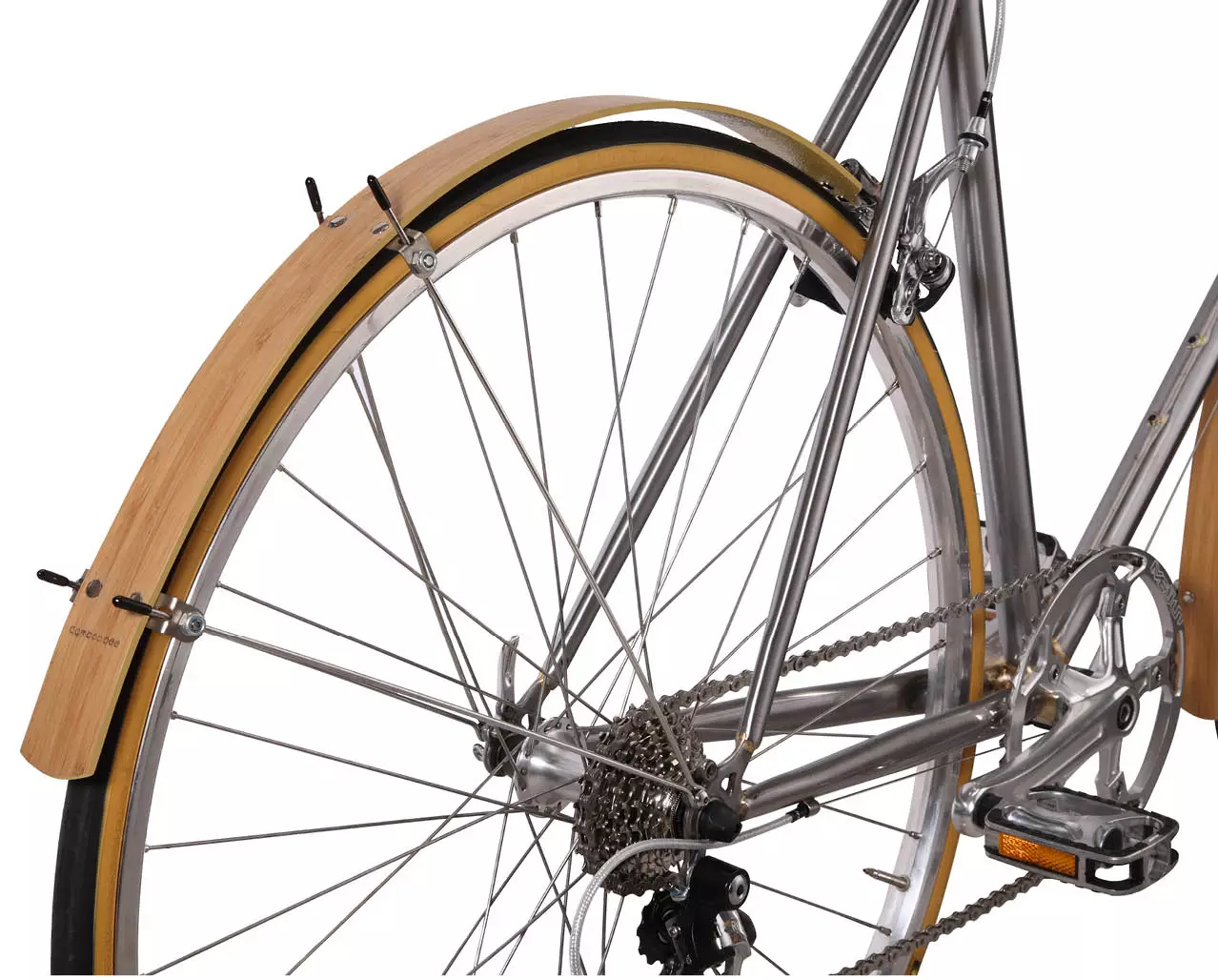 The Mandy Fender incorporates a memory film, between two layers of bamboo