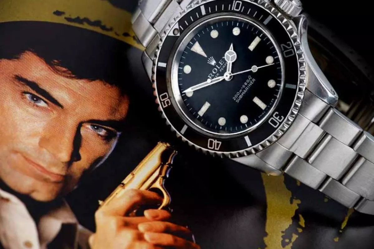 The watch was worn by Timothy Dalton's stunt double during the filming of Licence to Kill