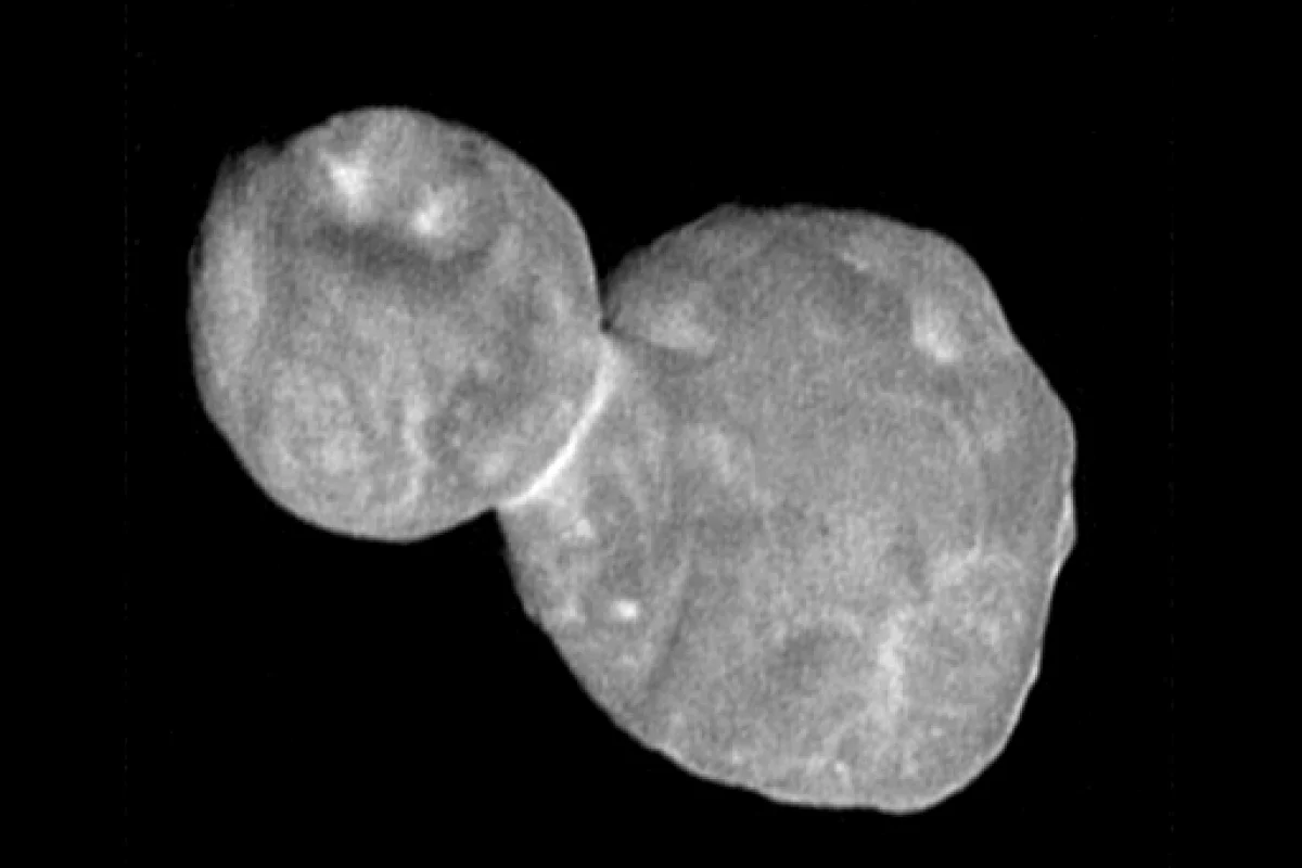 This image of Ultima Thule was snapped about 19 minutes before New Horizons' closest approach, showing a spatial resolution of 273 ft (83 m) per pixel