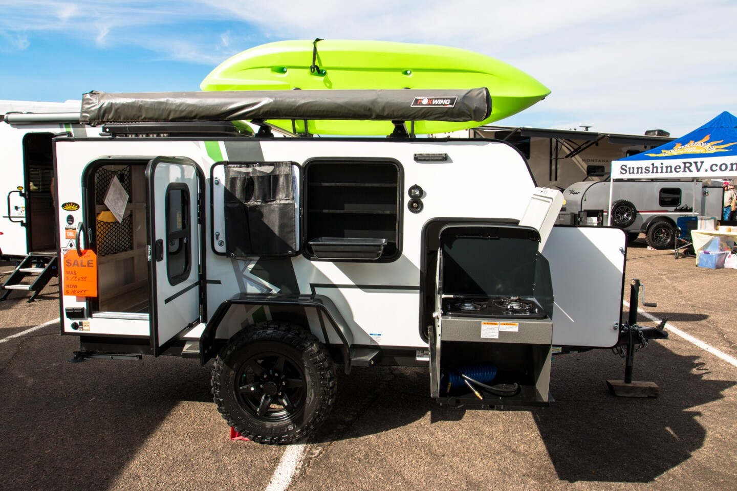 Forest River is a large Indiana-based RV manufacturer that builds motorhomes and trailers of all shapes and sizes. The No Boundaries line is its answer to the light, versatile on/off-road adventure trailers that have become quite popular of late