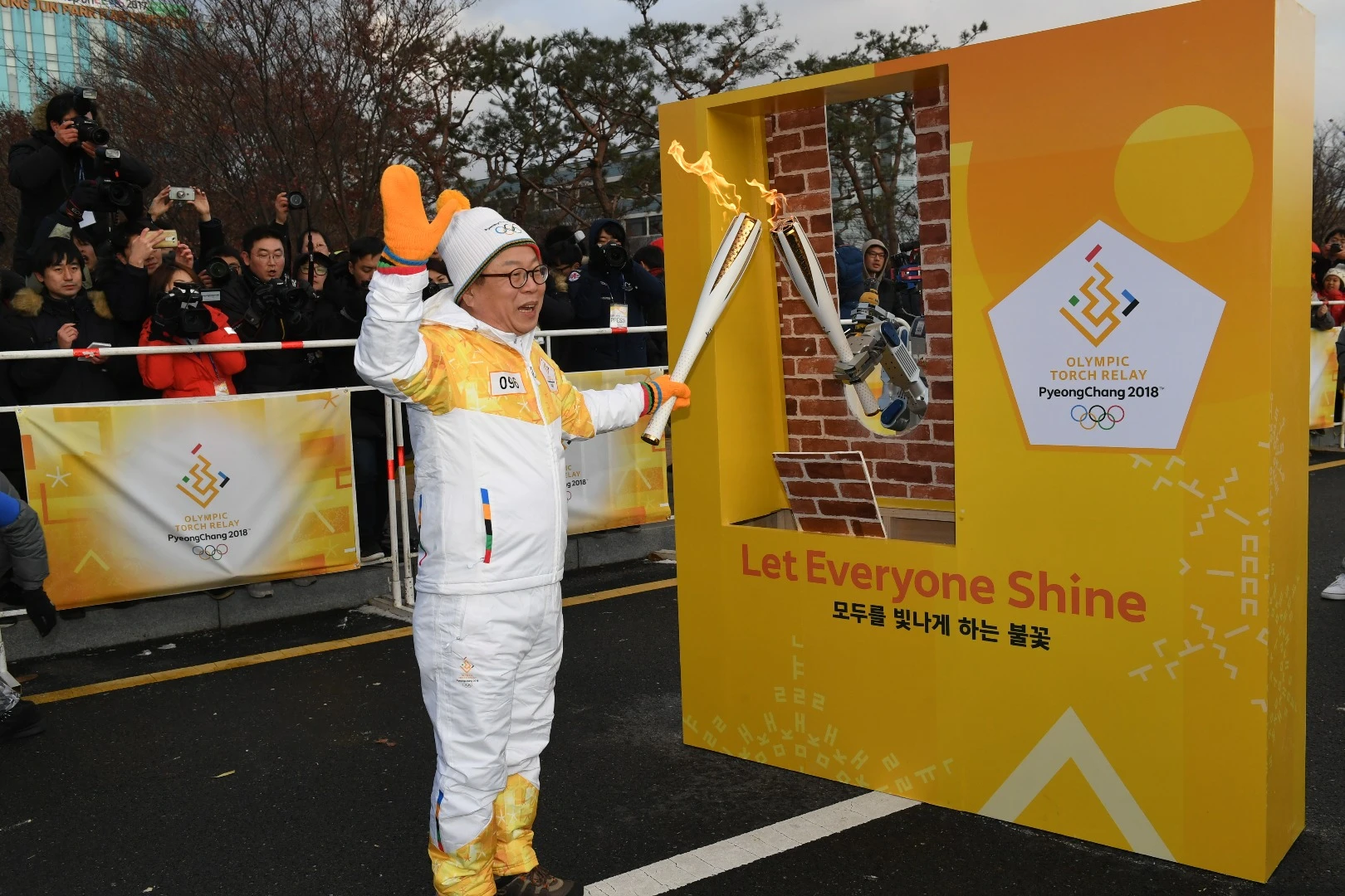 Hubo handing off the flame through its completed hole