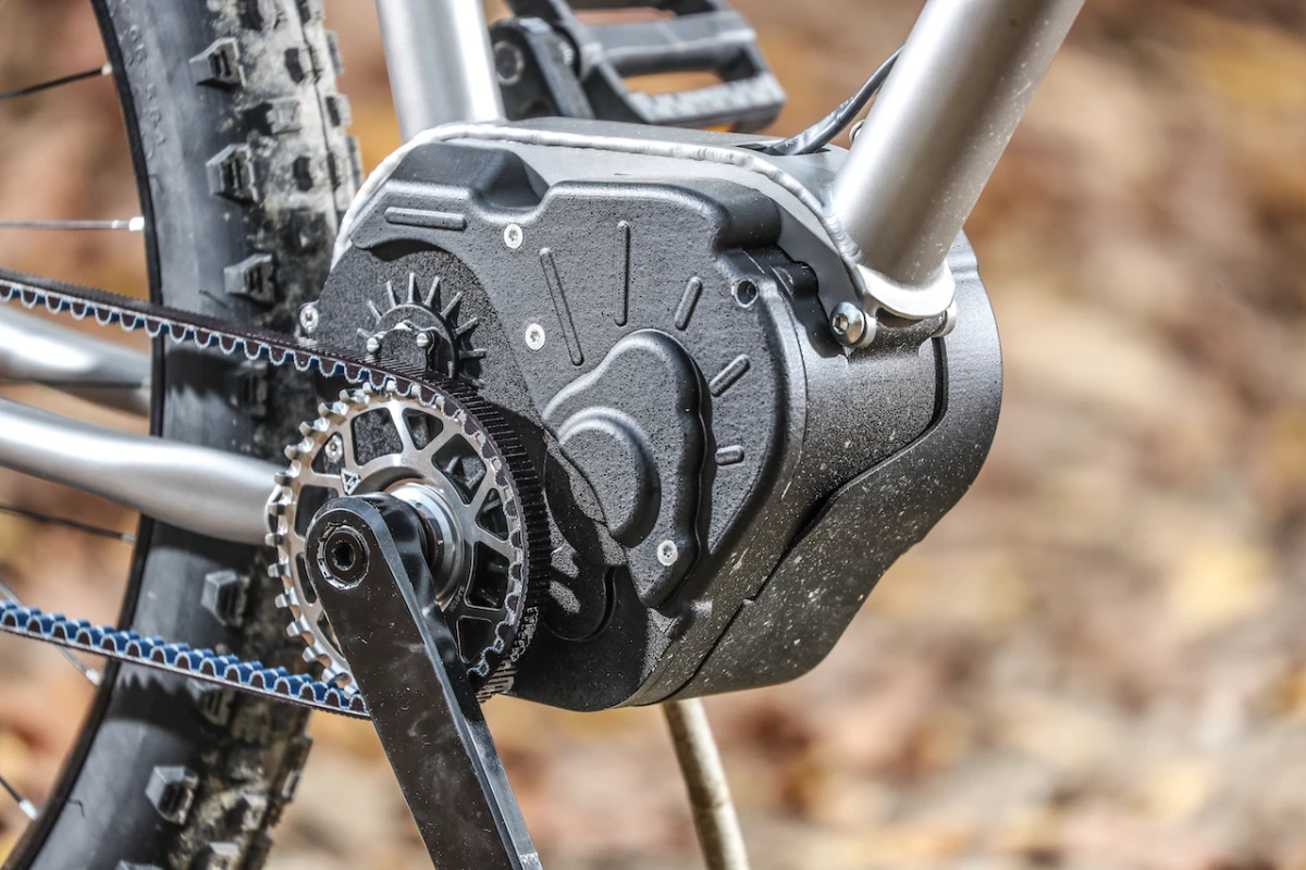 The Valeo system incorporates both a 48V electric motor and a 7-speed adaptive gearbox