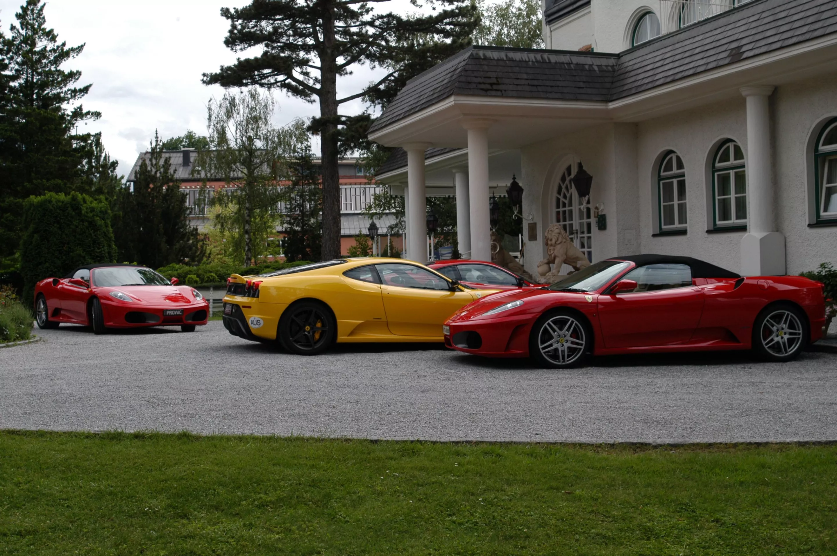 The Elite Car and Castle Tour (Photo by Como Travel)