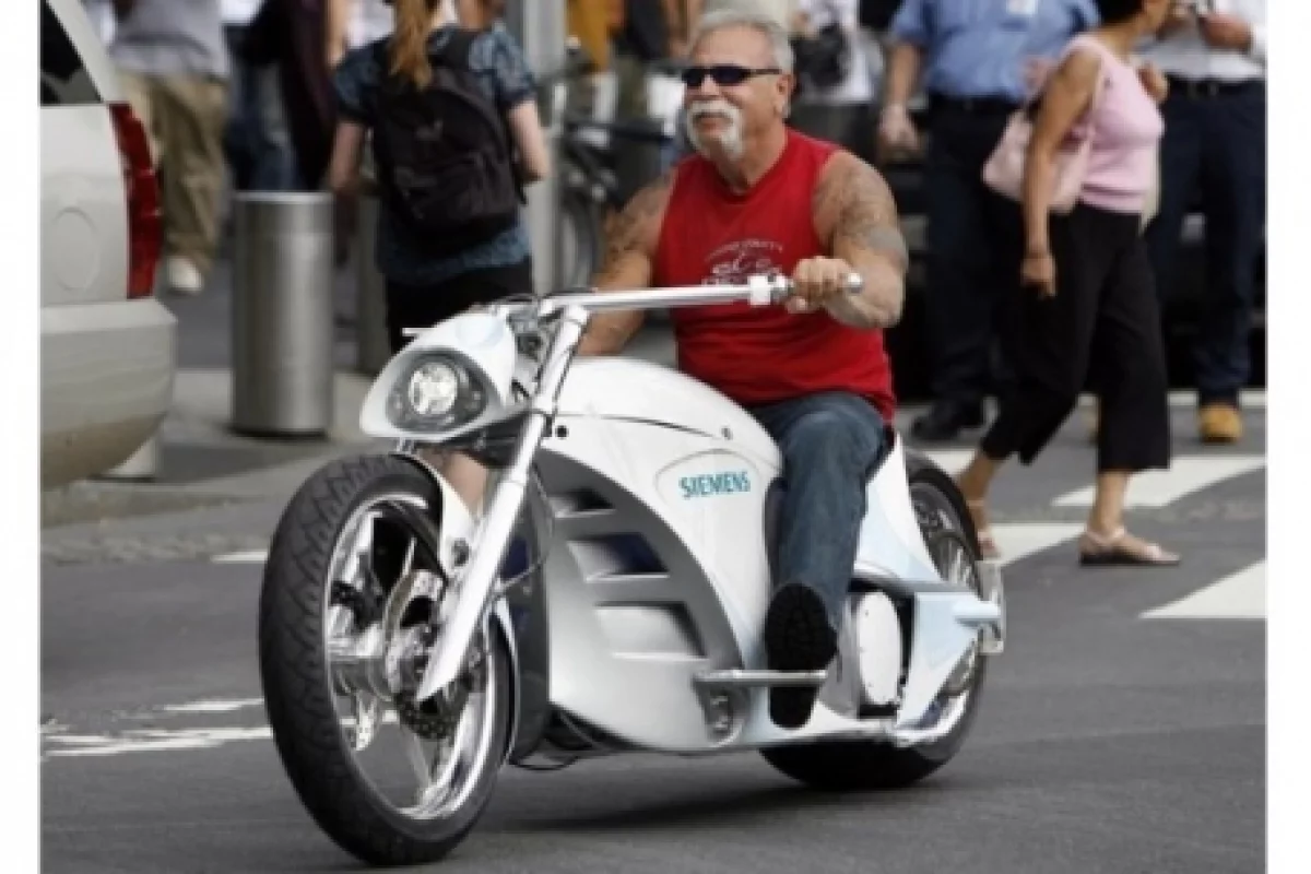 Paul Teutul Snr. cruises on the the Siemens Smart Chopper