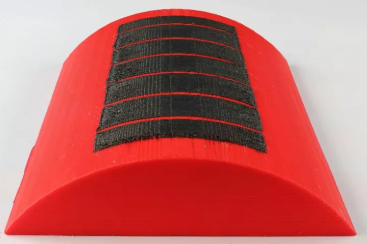 The e-ink (black) can be printed onto curved structures such as bottles