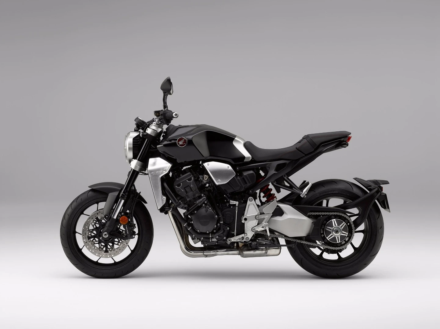 Very few parts from the Fireblade found their way to the 2018 Honda CB1000R