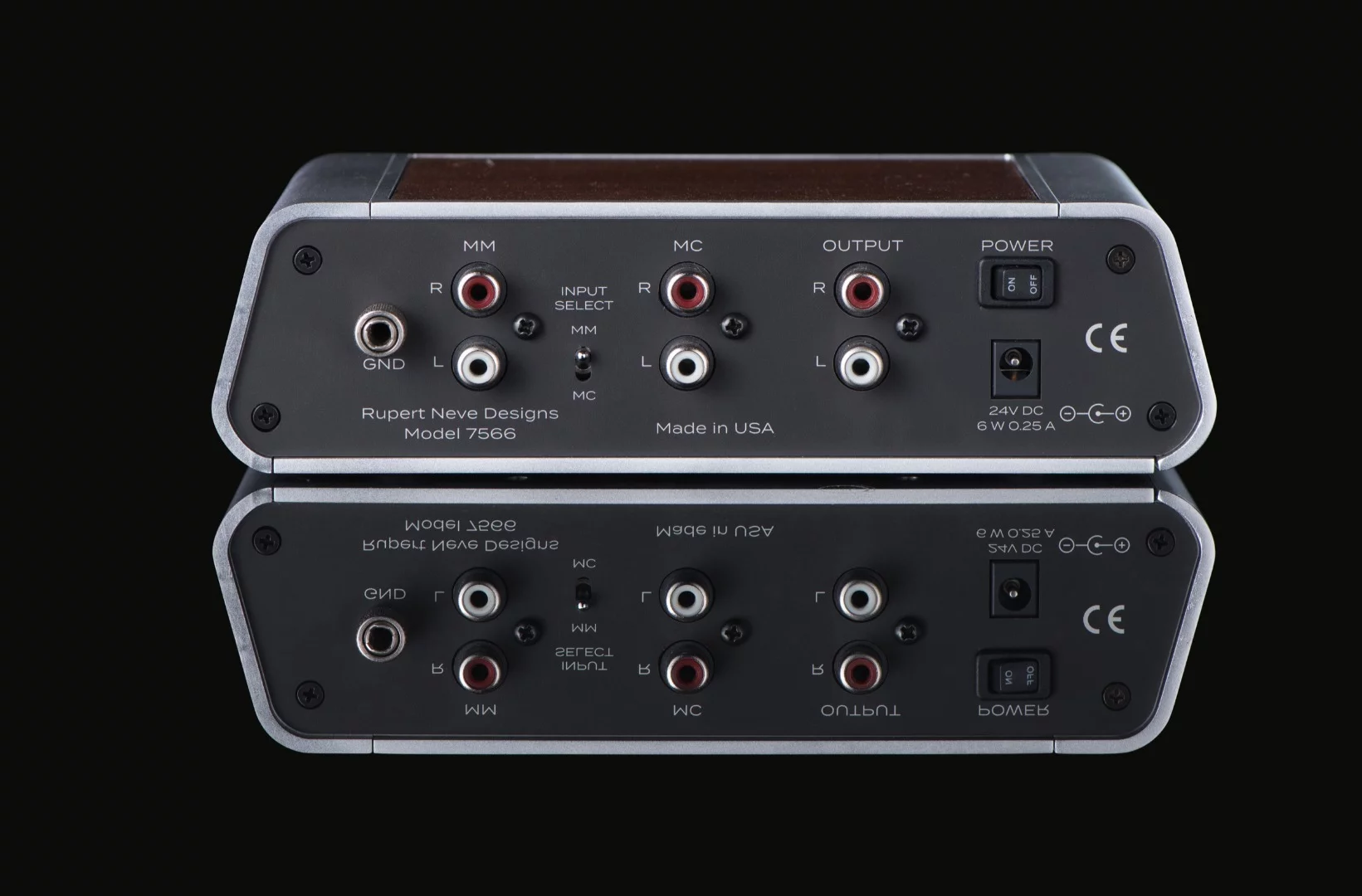 The Fidelice Precision Phono Pre-Amplifier features low-noise JFET-based Class A amplifiers throughout the signal path for both Moving Coil and Moving Magnet stages