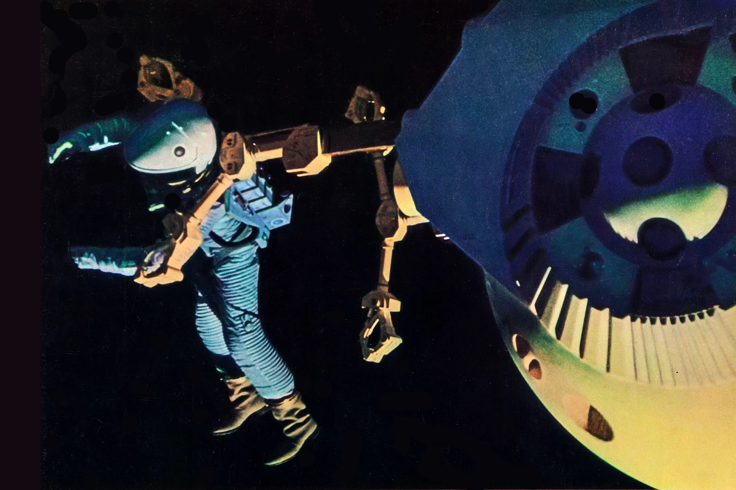 The spacesuit and helmet of Dr. David Bowman (Keir Dullea) from 2001: A Space Odyssey (1968), sold for $370,000 at Julien’s Auctions on July 17, 2020