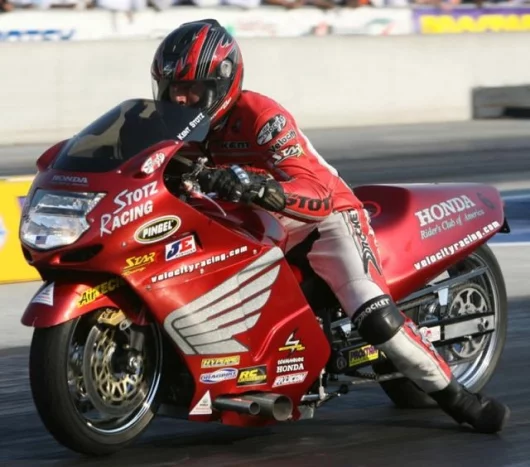 Stotz leaving the lights - the bike accelerates so hrad, it can hit 200 mph before the next traffic lights.