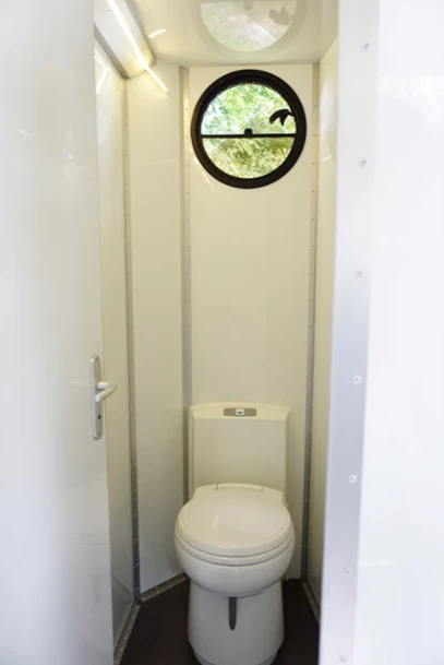 sCarabane toilet closet