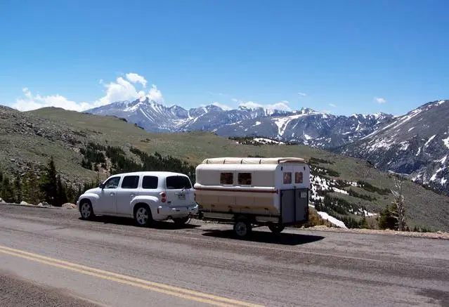 The Teal camper was designed around the Chevy HHR's 1,000-lb (455-kg) towing capacity