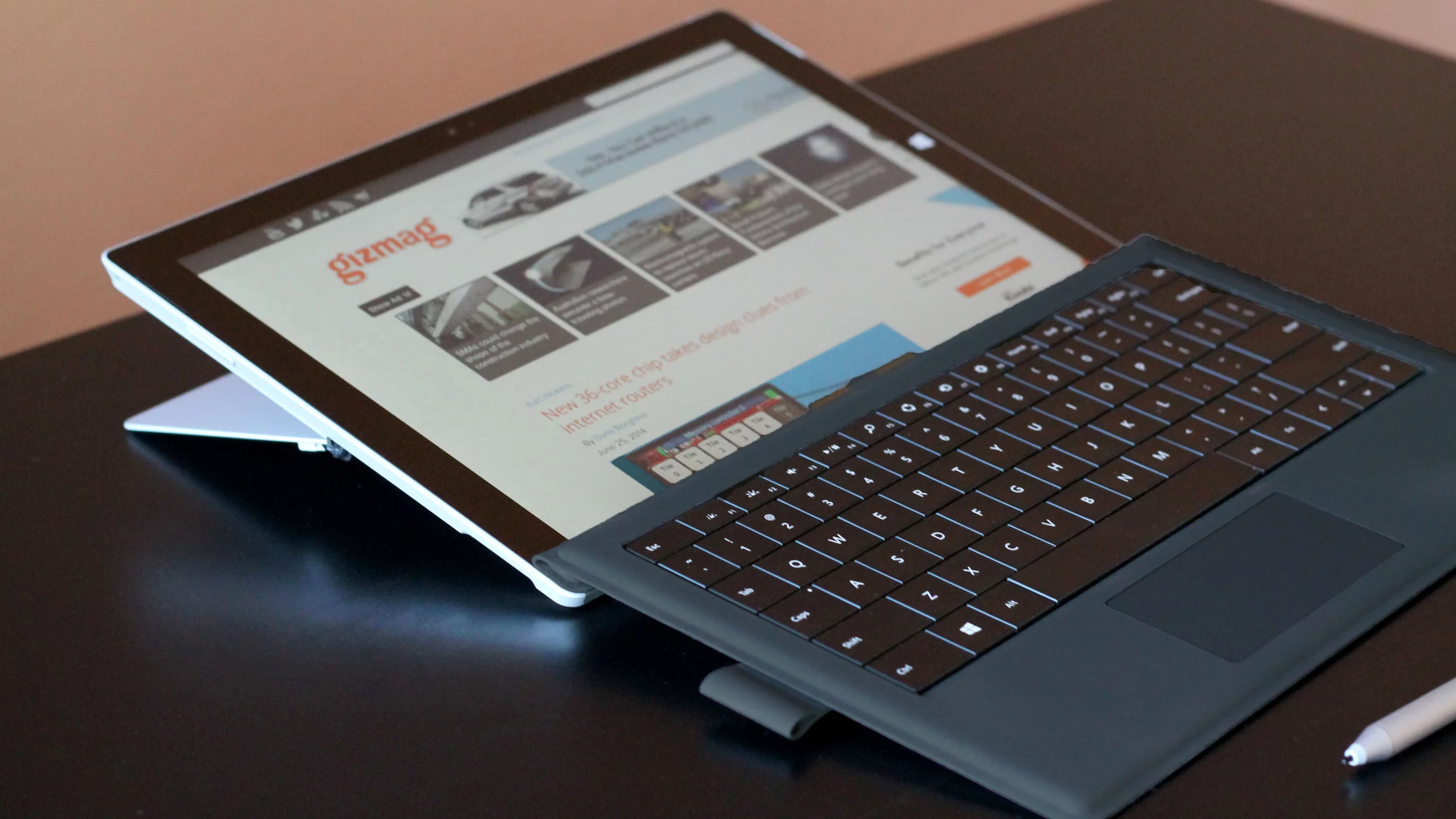 The Surface's dynamically-adjusting kickstand (Photo: Will Shanklin/Gizmag.com)