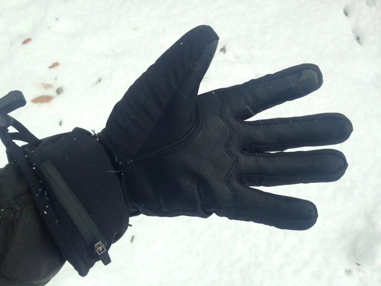 The Antelife G1 gloves feature goat leather palms and touchscreen-sensitive fingertip pads