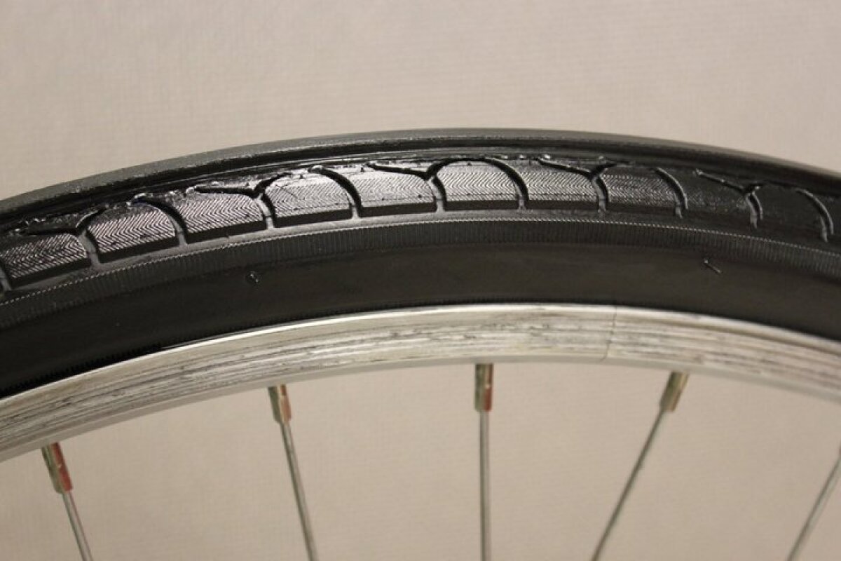 Selfinflating tire keeps the pressure up for cyclists