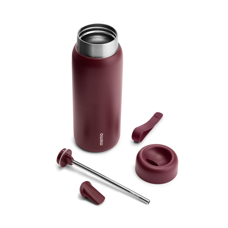 The lid breaks down into a straw, an internal plug and a mouthpiece, with no tools required