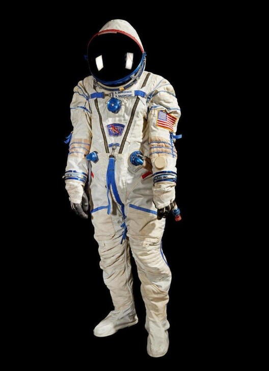 Worn by Kenneth Bowersox on his ISS mission, this spacesuit has some real stellar cred with its full complement of helmet, shoes, and gloves (Photo: Bonhams)