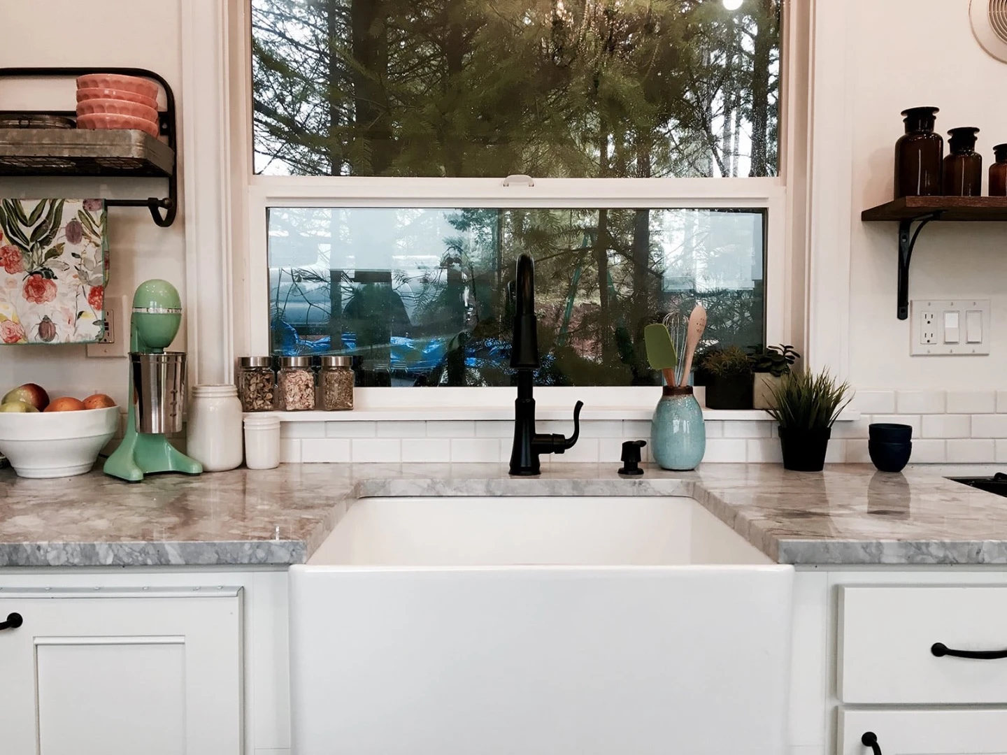 The Vintage Glam's kitchen includes a Belfast-style sink