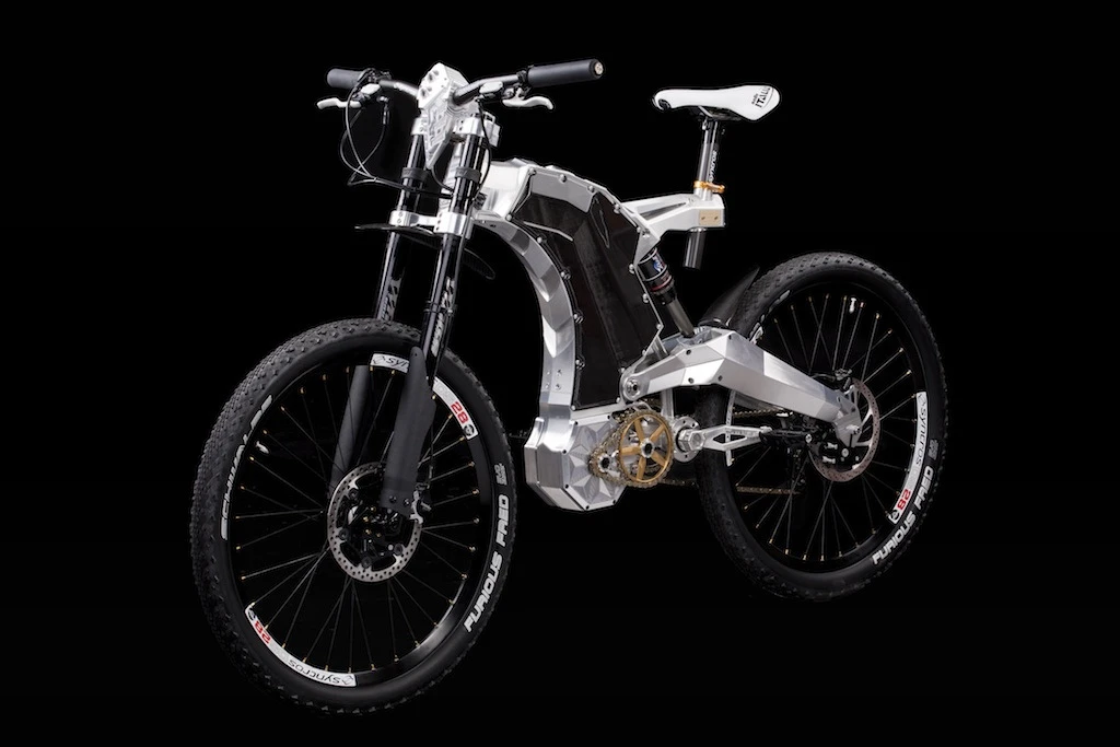 The first run will have a White Brothers Groove 160 double-crown fork at the front