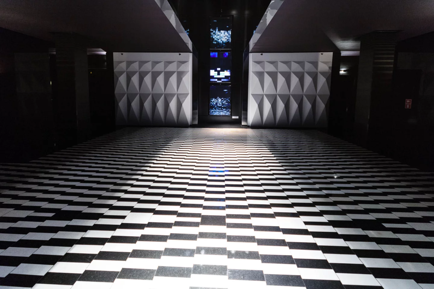 Blow Up Hall 5050: the main artwork (Photo: Loz Blain/gizmag.com)