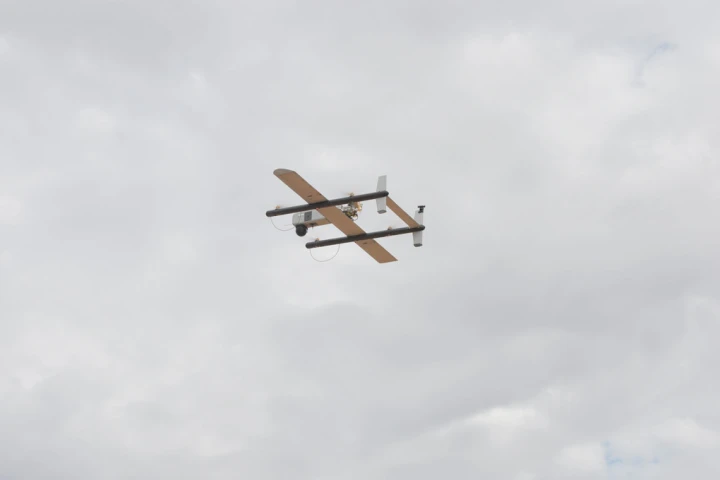 A HQ-40 UAV, like the one pictured, has flown 97 miles (156 km) to deliver a package, setting a new record for the longest drone delivery in the US