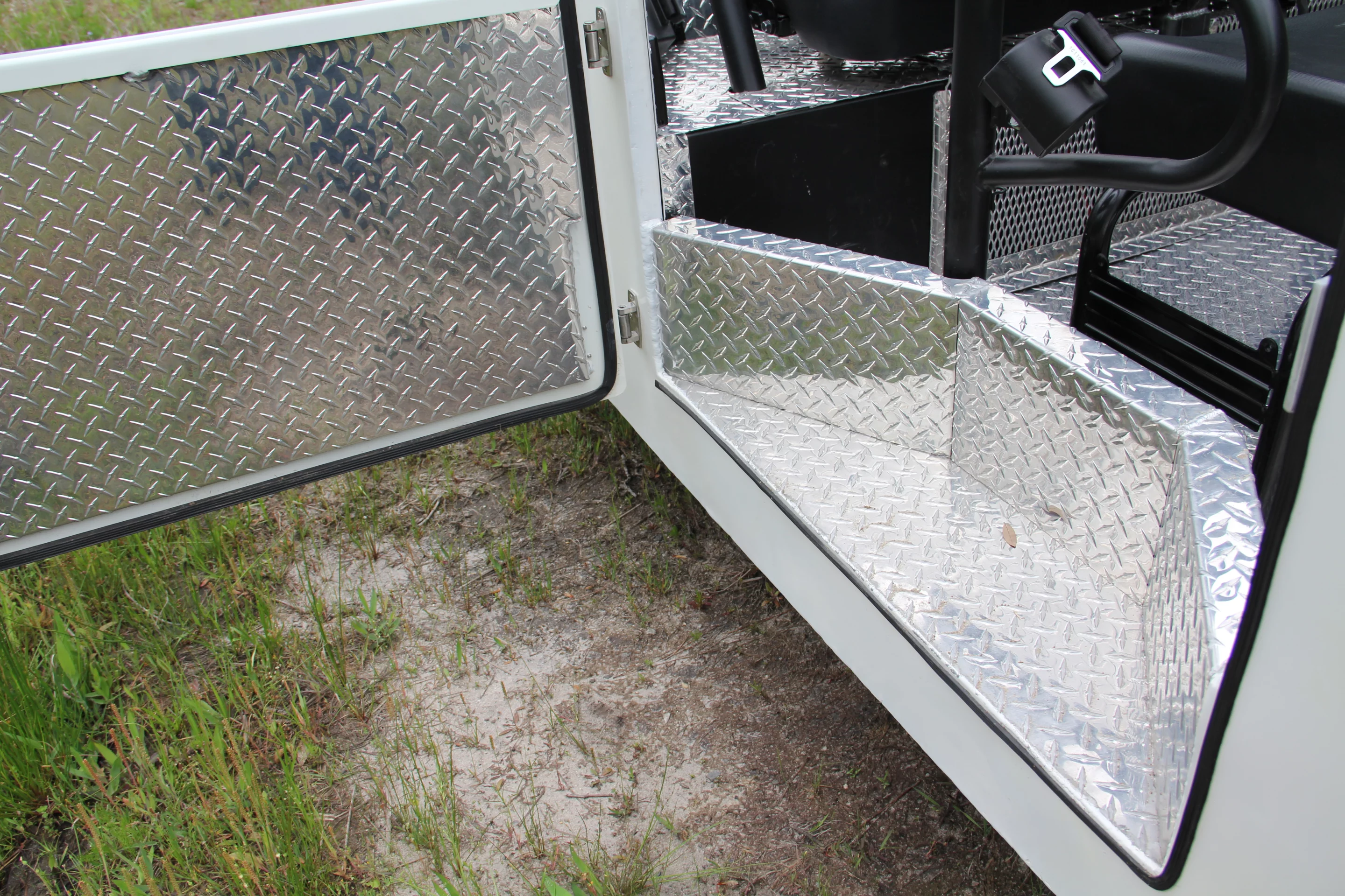 CAMI's diesel-electric hybrid amphibious Hydra Gator