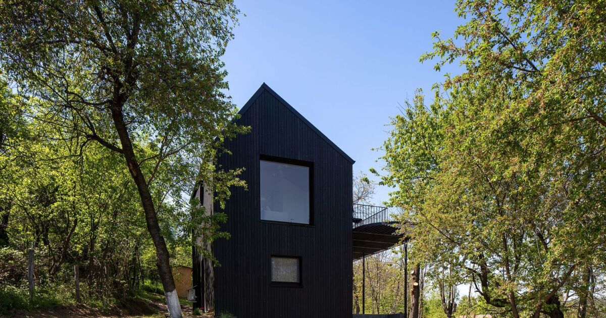 Tiny cabin offers sustainable retreat in Romania Tiny cabin offers sustainable retreat in Romania
