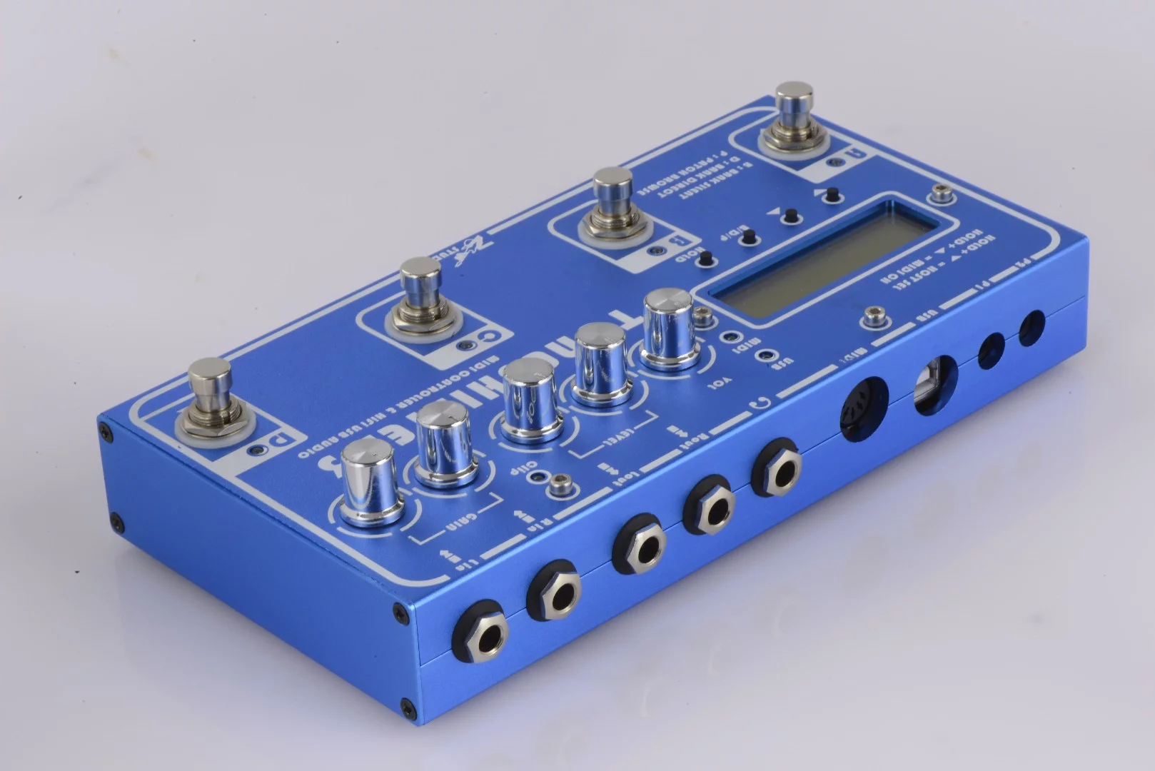 The Tone Shifter 3 has independent left and right inputs, each with its own gain control and clip indication, an integrated headphone amp and jack and independent left/right output jacks