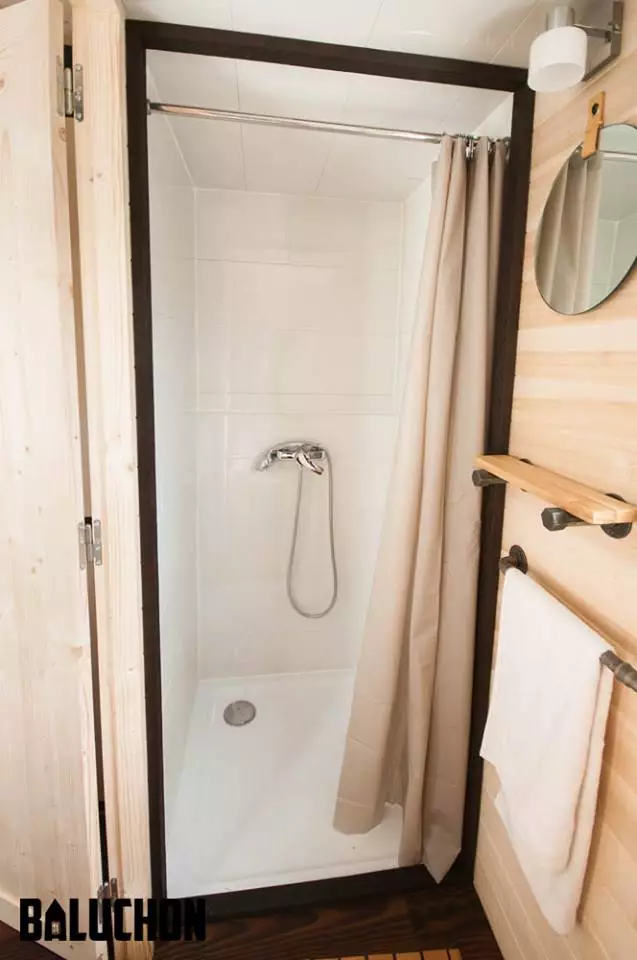 La Bohème's shower