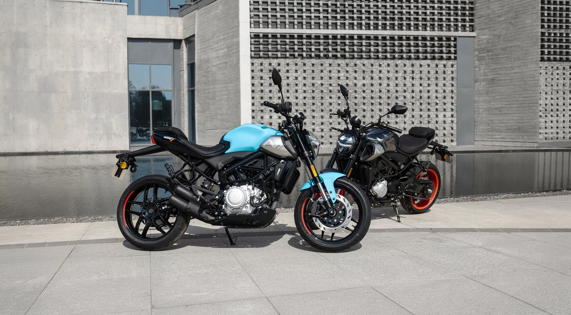The bike is built around a steel trellis frame and a single-sided swingarm