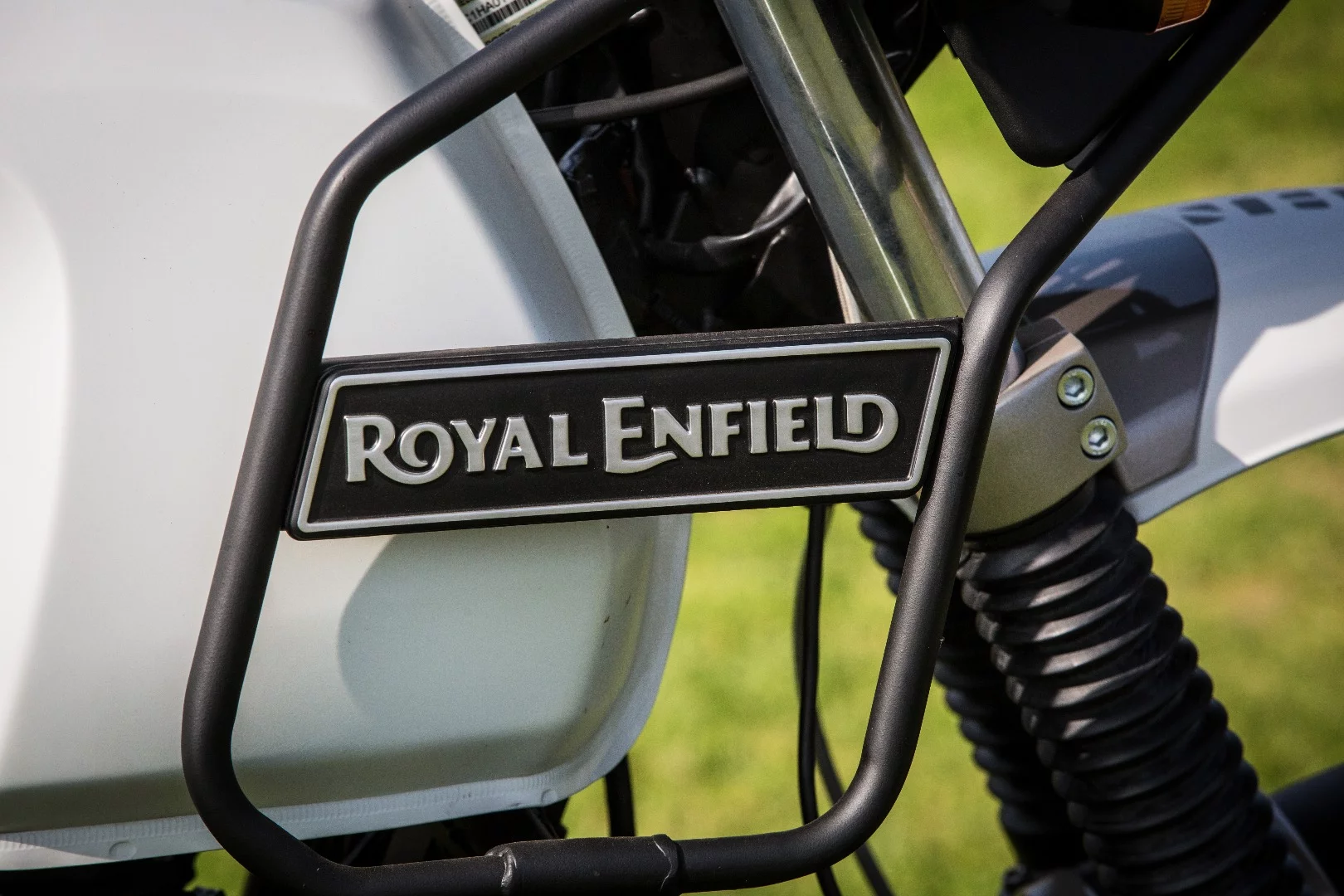2017 Royal Enfield Himalayan: front racks/crash bars