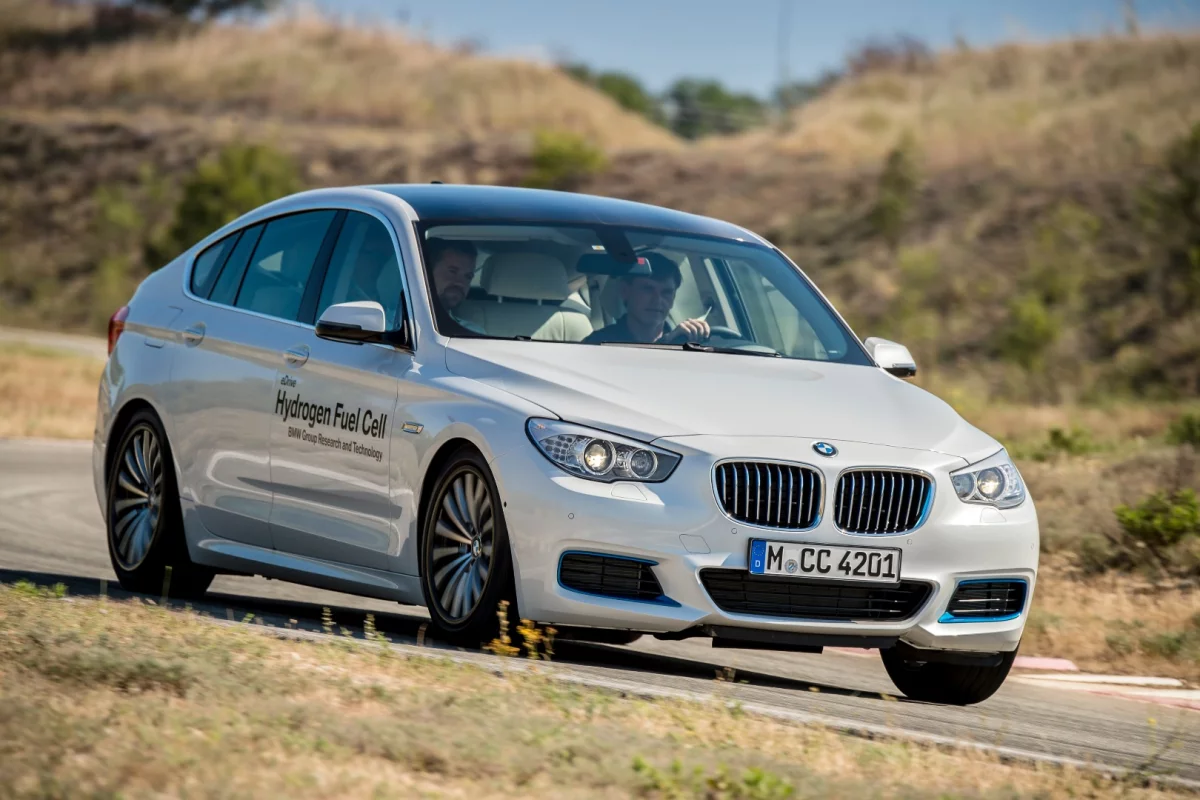 BMW's 5 Series GT prototype turns hydrogen gas into electric power