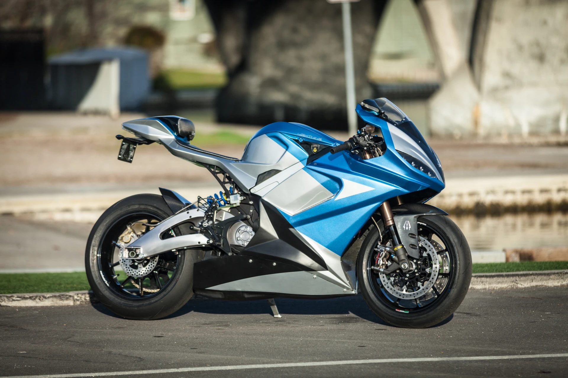 Schone Lightning Ls 218 Preis Bilder