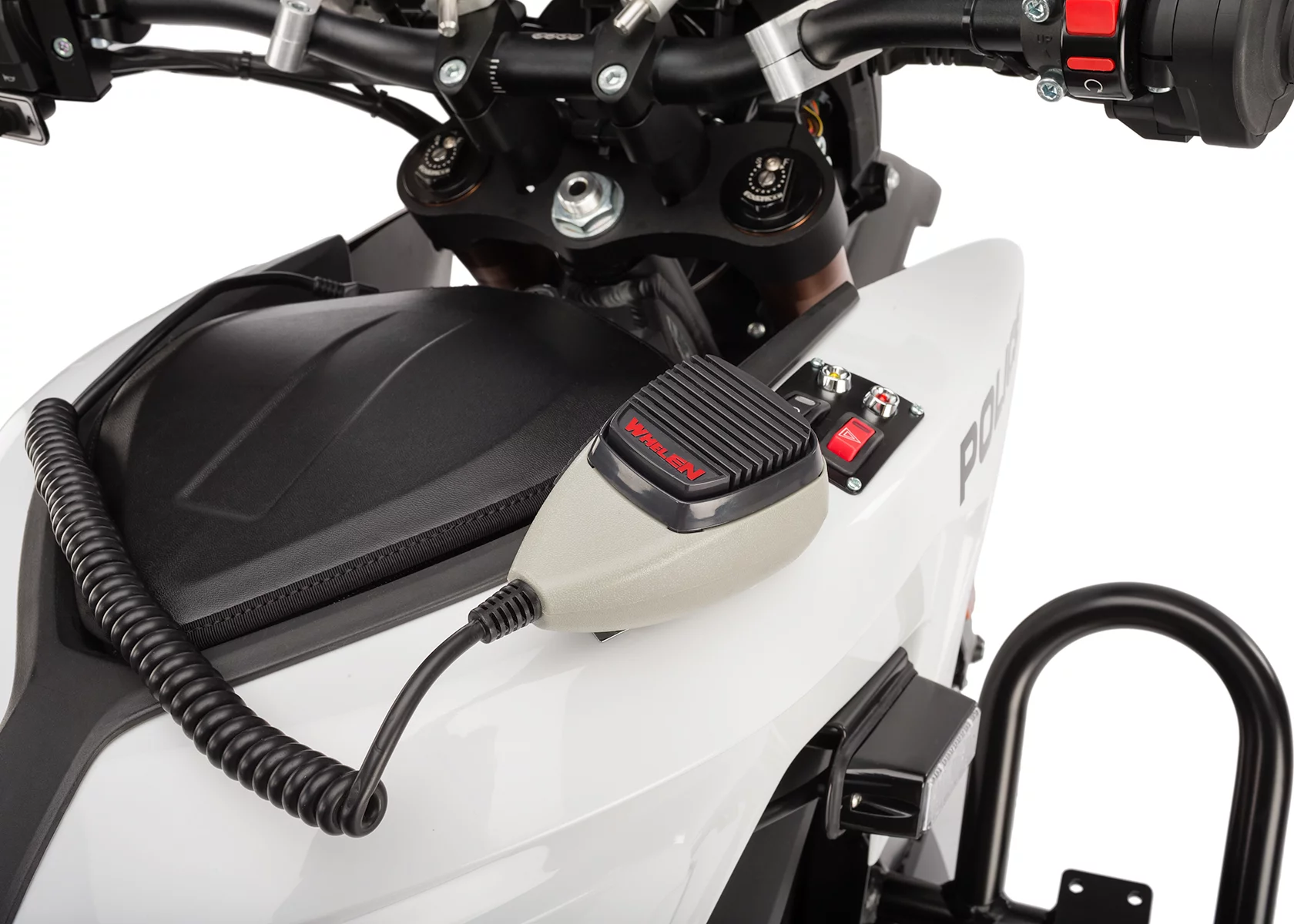 A programmable Whelen siren system with PA and microphone comes as standard