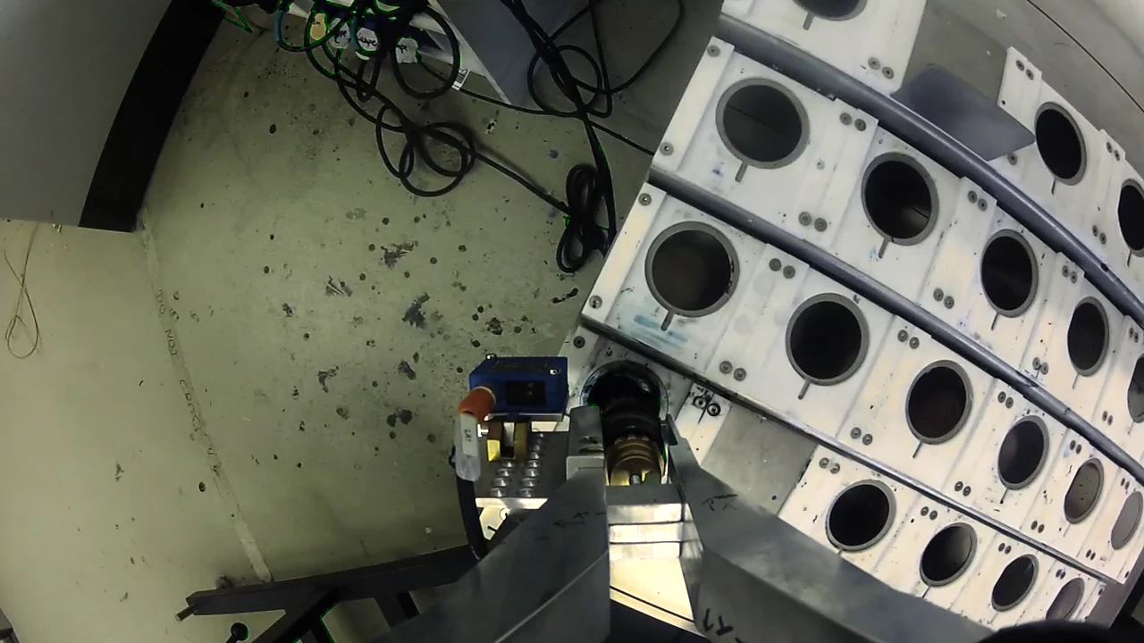 In between painting, the robot can wash the brush with a special cleaning station