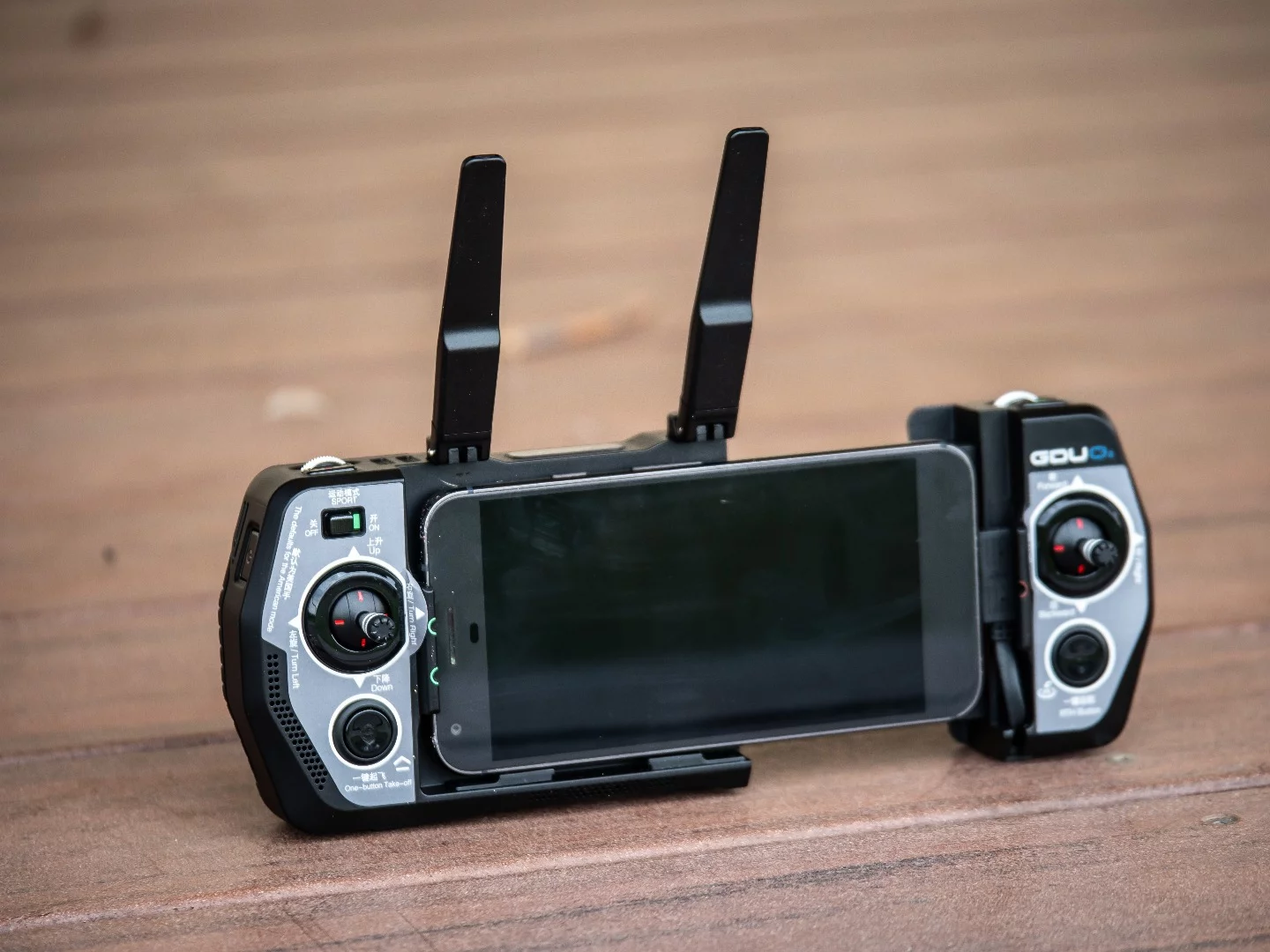 GDU controller with Pixel XL phablet connected