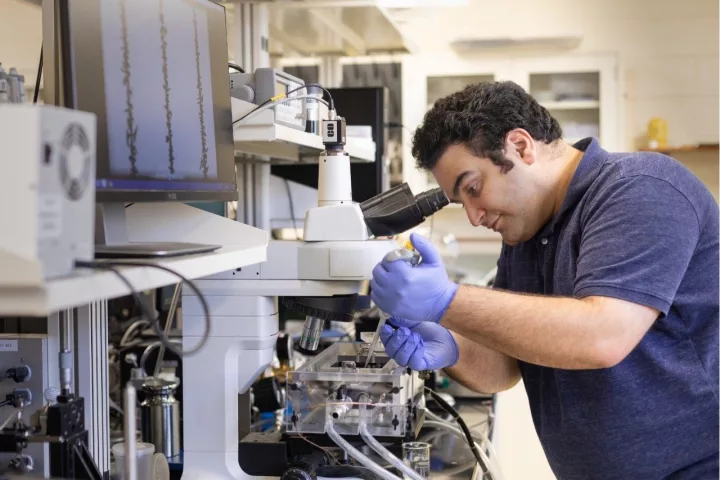 Doctoral student Farzad Ahmadi sets up a scale model of a passive anti-frosting surface