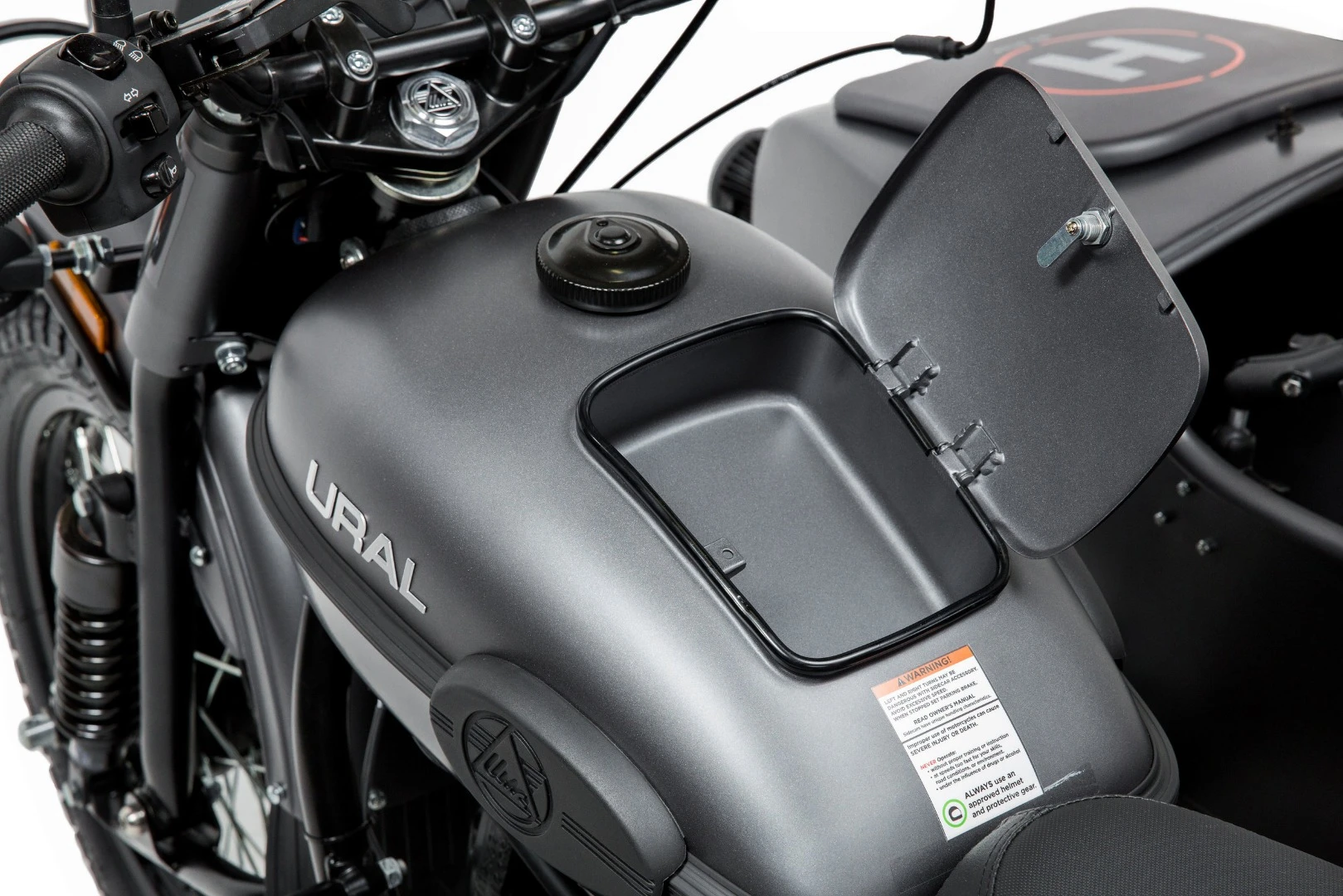 Aural Air: secondary hatch on the tank is a good place for phones, wallets and sandwiches