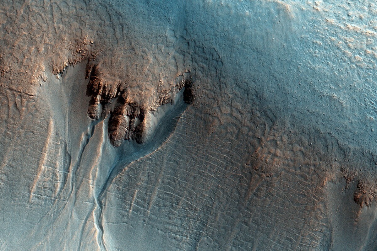 The shape of the gullies in this enhanced-color image of the Utopia Planitia region hints that water was involved in their formation