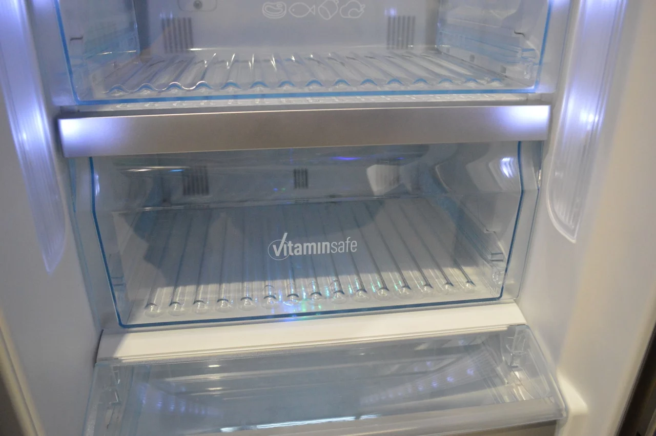 The Vitaminsafe compartment makes use of twin flashing LEDs in order to activate the natural protective mechanisms of vegetables
